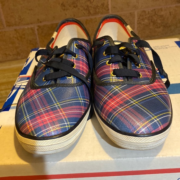 Keds Shoes - Keds size 9 sneakers good condition